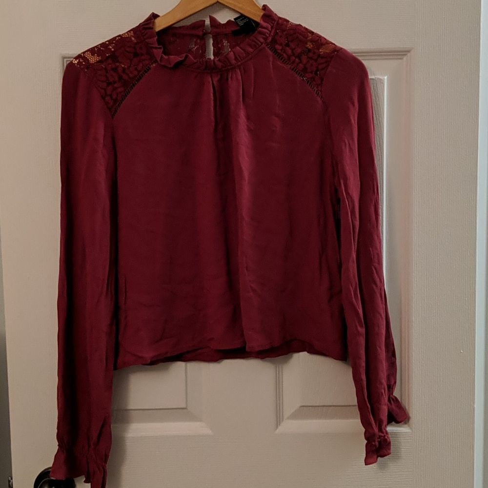 Crop top, lace detail - Picture 2 of 4